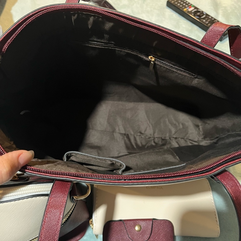 NWT TOTE SET - Picture 8 of 8